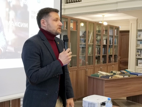 В Национальной библиотеке УР прошла творческая встреча с Максимом Бобковым