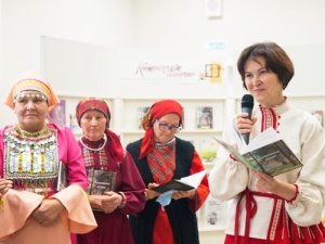 В клубе «Край удмуртский» прошла презентация поэтического сборника «Нылкышно дауре»